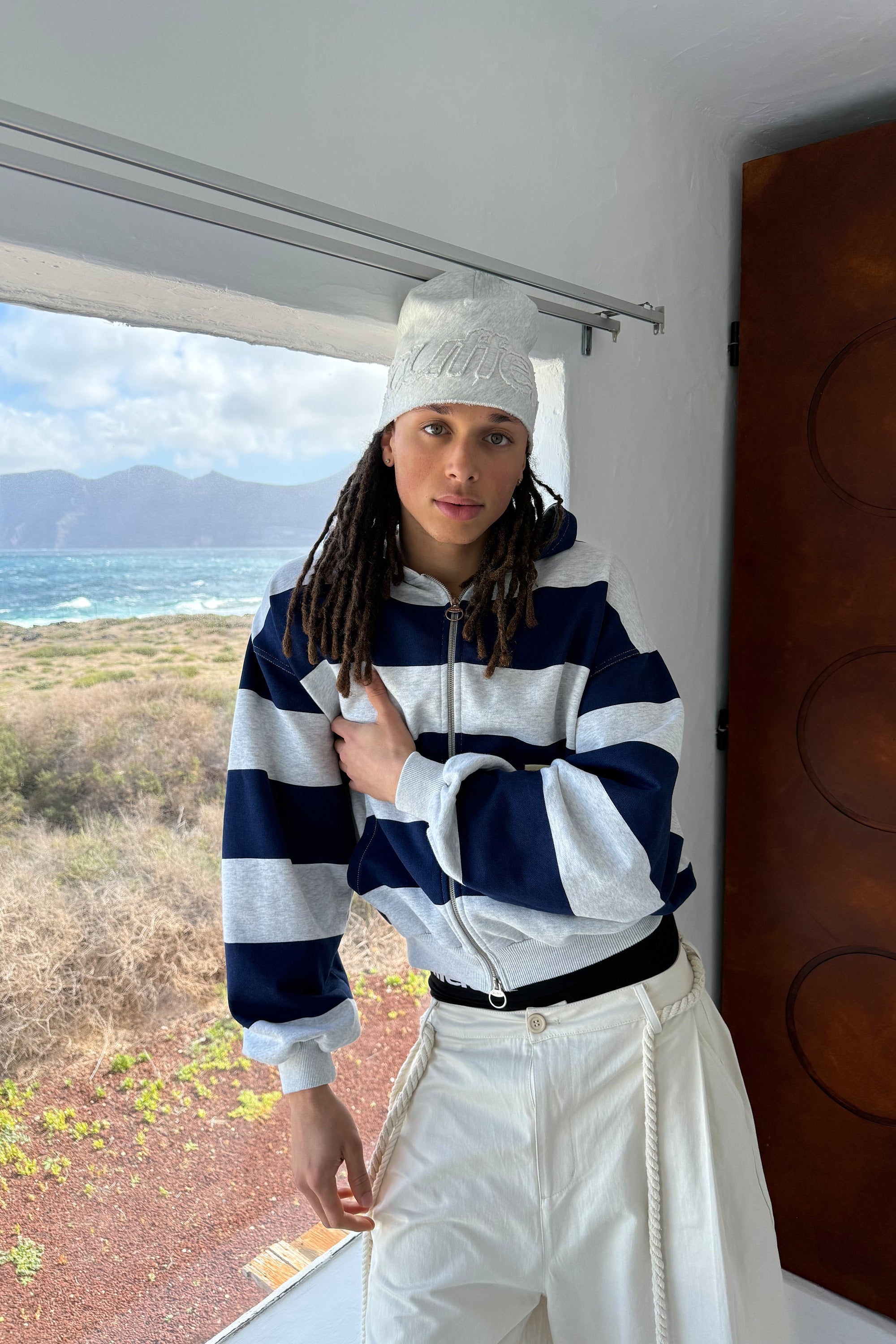 scuffers ネイビー フルジップ パーカー Logo Navy Zipped Hoodie – Scuffers
