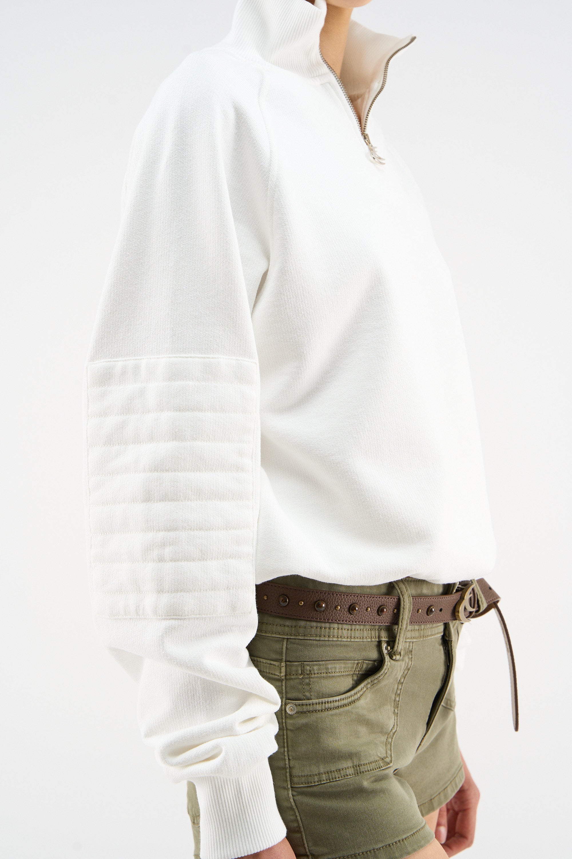 Bow Quarter Ecru Zip