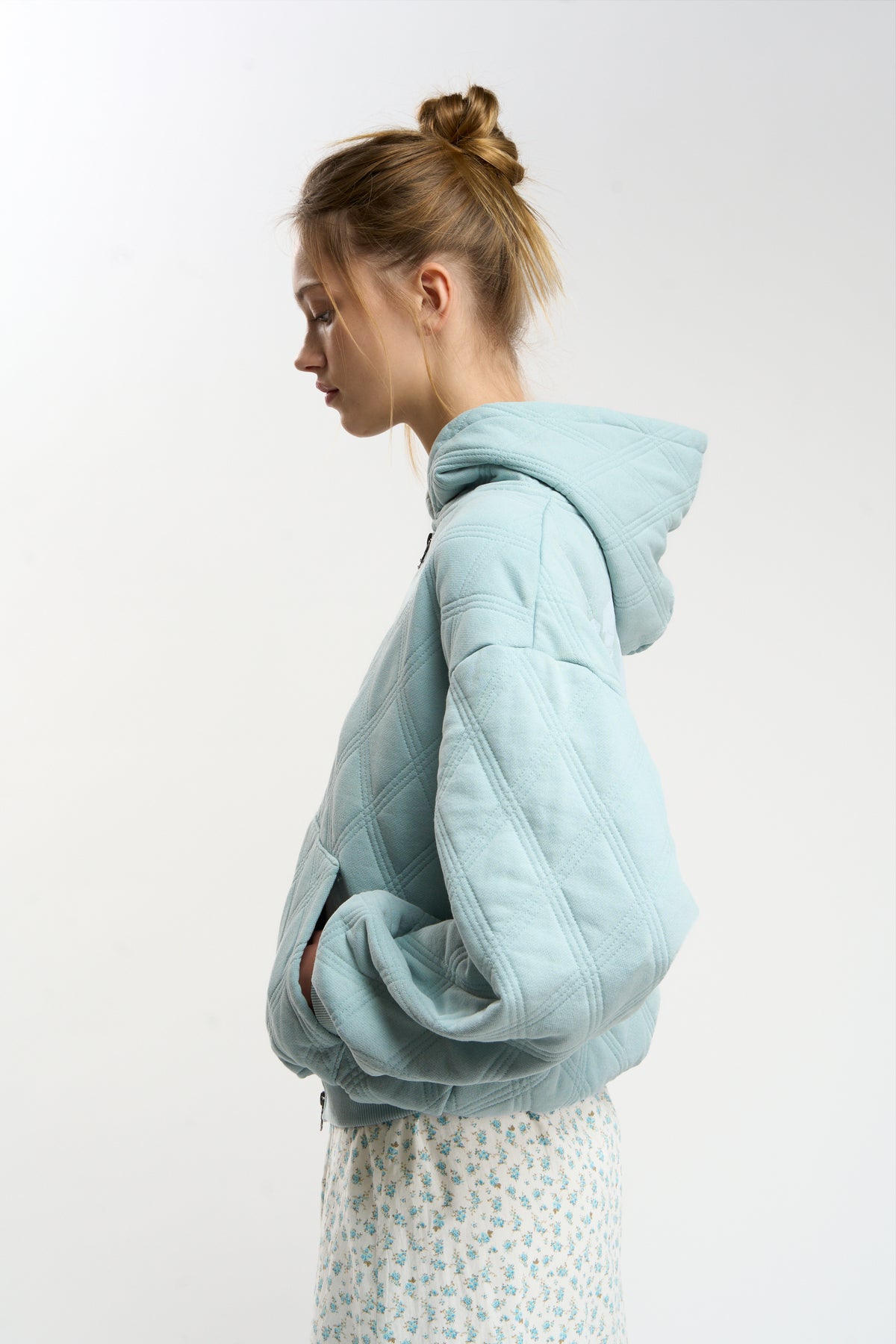 Weeb Turquoise Zipper