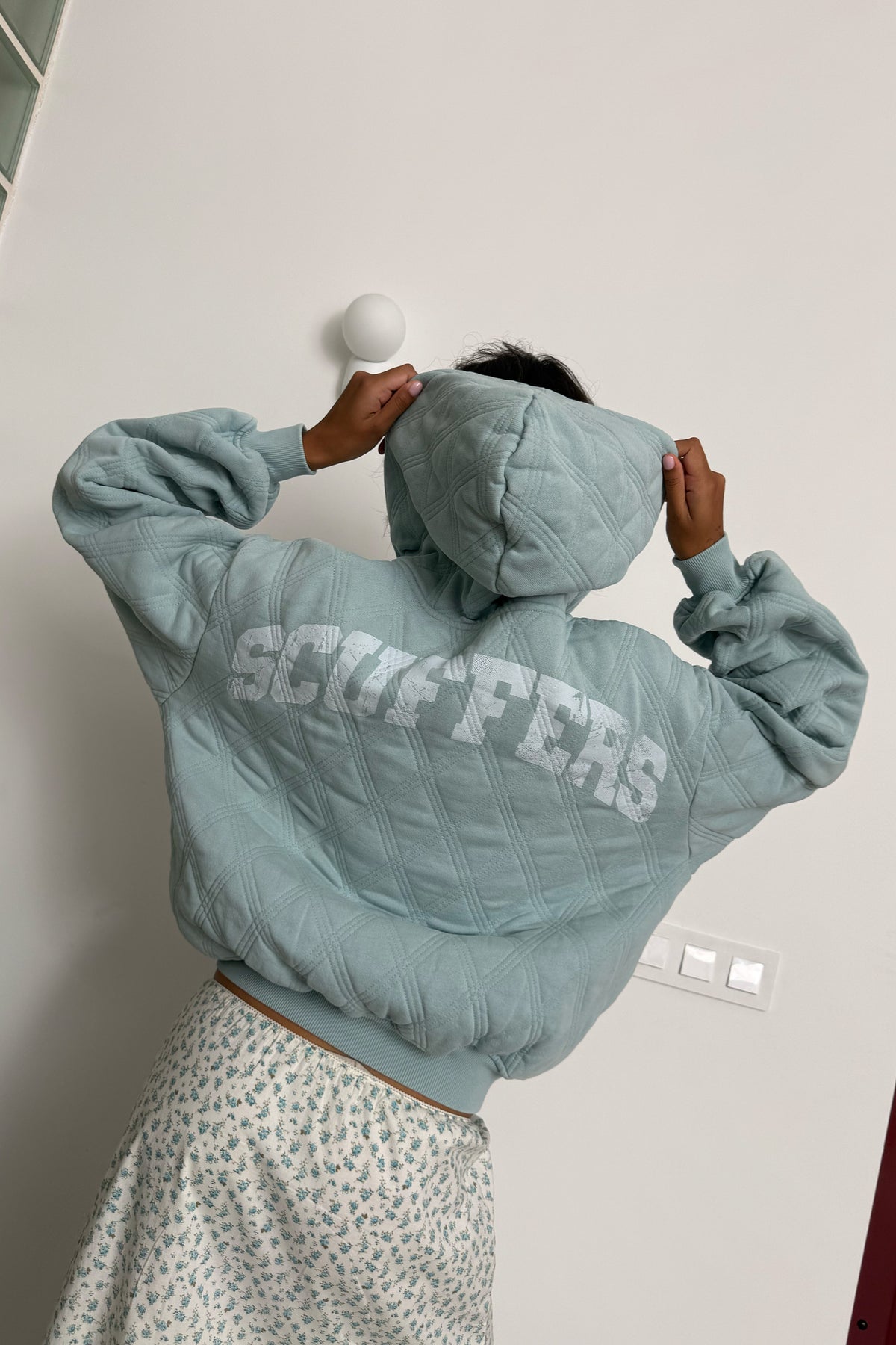 Weeb Turquoise Zipper
