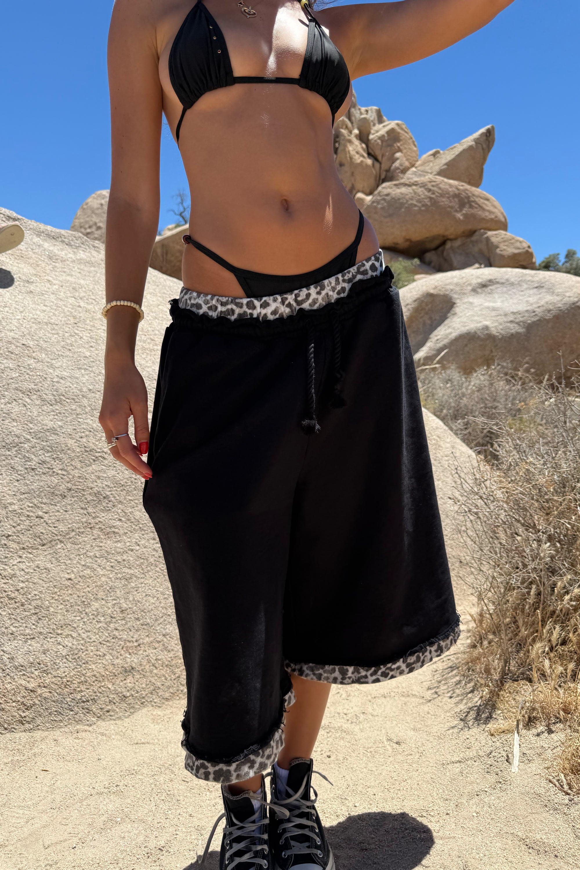 Leo Black Jorts